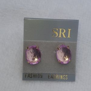 New ⛄️2 for $15⛄️lavender pinkish earrings with gold tone setting